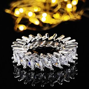 Anello semplice con diamante pieno di zirconi di lusso Senso di design avanzato di minoranza femminile r4577_voghion.com