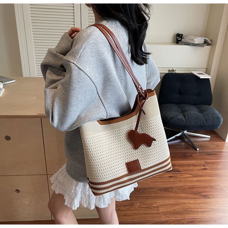 Lässige, gewebte Einzelschultertasche mit großer Kapazität 2025 Neue Tragetasche aus hohlem Netzgewebe für den Urlaub und den Strand für Frauen_voghion.com