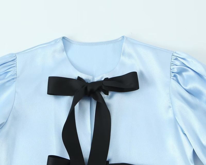 Completo top con nodo a farfalla e pantaloni in raso da donna estate 2024_voghion.com