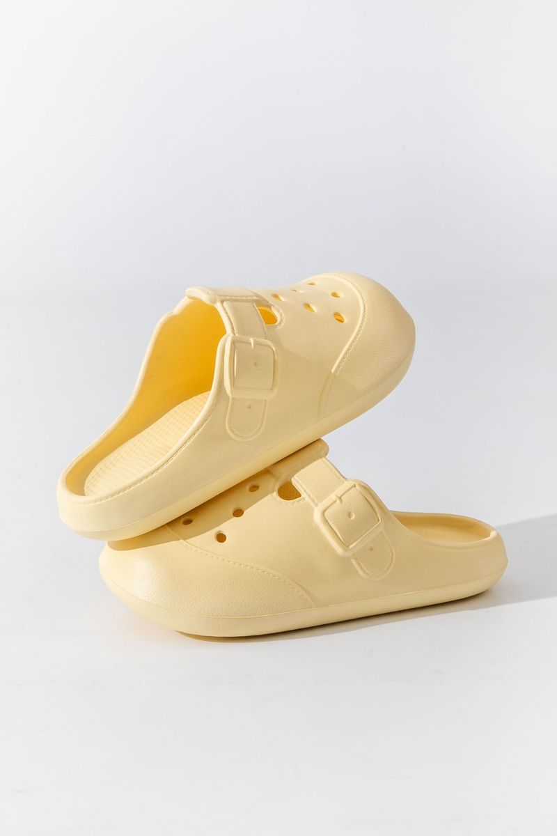 Flache Sandalen für Damen, Outdoor-Bekleidung 2025 Neue Boken-Hausschuhe für drinnen und draußen, rutschfeste, perforierte Schuhe mit weicher Sohle_voghion.com