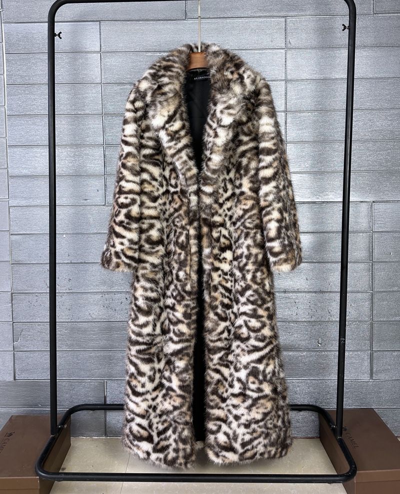 Luxuriöser Kunstpelzmantel mit Leopardenmuster – Langer Wintermantel mit Anzugkragen für Damen (S/M/L/XL)_voghion.com
