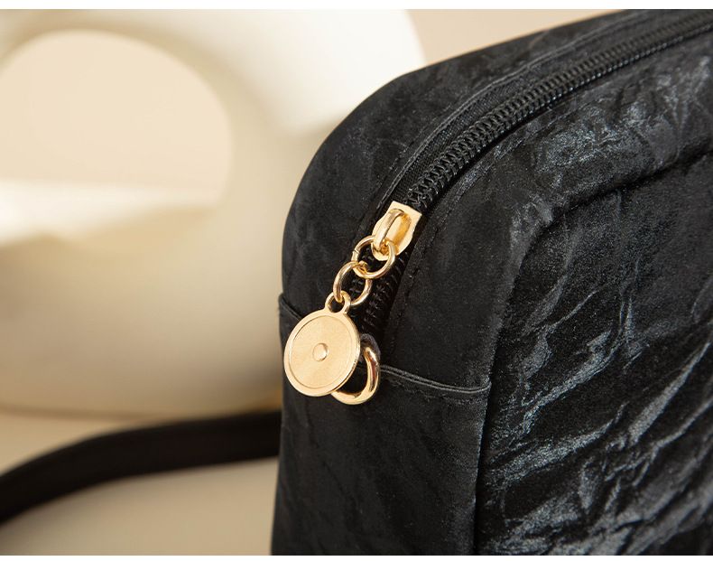 Women's New Simple Niche Crossbody Camera Bag High Quality Texture Trend Zipper Plain Soft Surface Bag_voghion.com