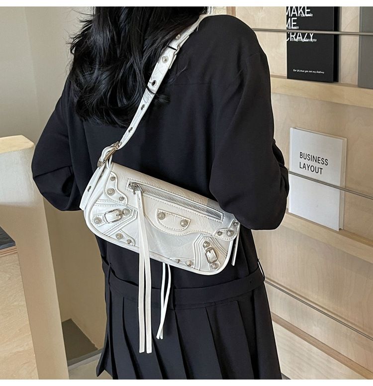 Séiss Cool Hot Girl Motorrad 2024 Summer Neie Stil Ënneraarm Hand Grip Muster Handtasche Personaliséiert Niet Schëllertasche_voghion.com