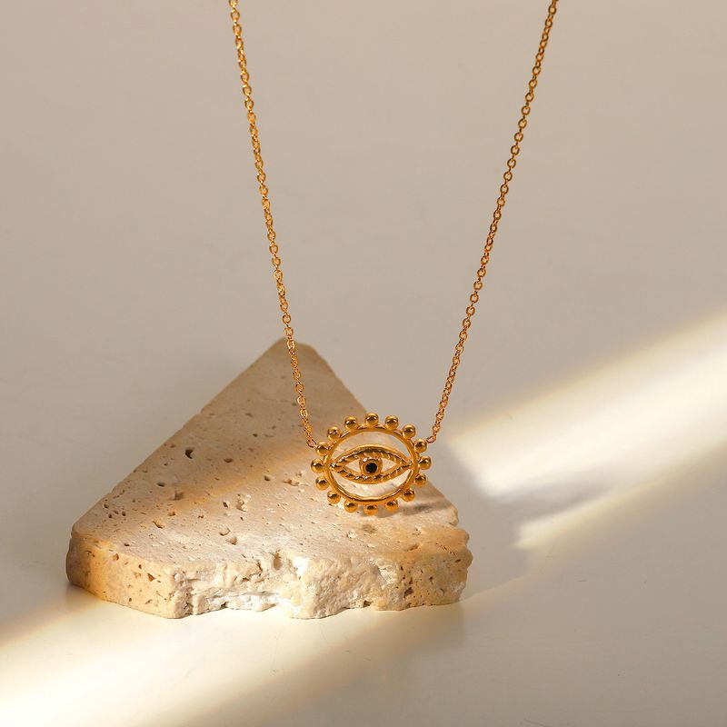Collana in acciaio inossidabile dorato con ciondolo circolare con occhi scavati alla moda in stile INS per donna_voghion.com