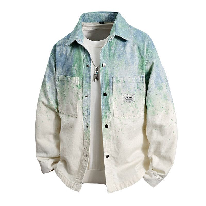 Giacca casual da uomo in denim con colletto a camicia sfumato tie-dye di tendenza primavera 2025_voghion.com