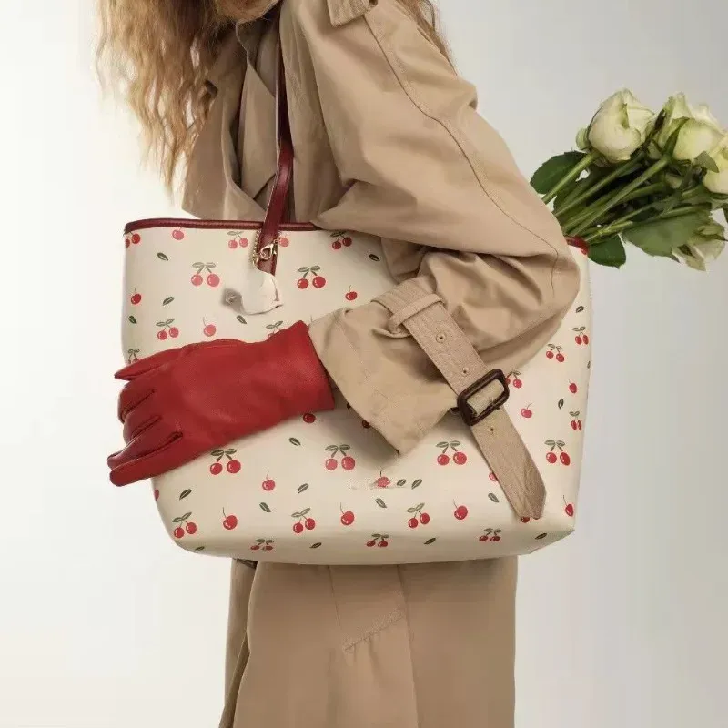 Borsa a tracolla con stampa di ciliegie dolci per donna 2024 Nuova borsa a tracolla ad alta capacità Borsa a mano vintage in PU per ufficio da donna_voghion.com
