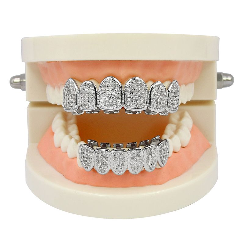 Gioielli per uomo e donna, apparecchi ortodontici con microdiamanti, denti da vampiro_voghion.com