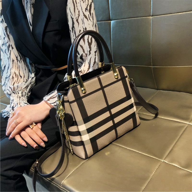 Hong Kong Brand Genuine Leather Bag 2024 New Trendy and High end Hand held Bucket Bag with Western Style Retro Crossbody Shoulder Bag_voghion.com