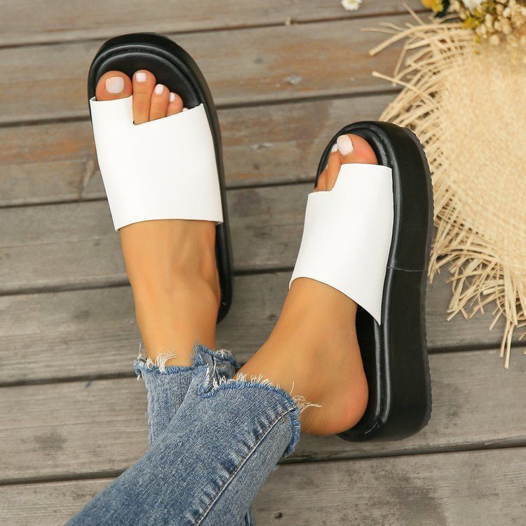 2024 Oversized dikke zool voor de zomer Nieuwe bovenkleding met mesh Rode damespantoffels met klemvoeten Instagram Trendy_voghion.com
