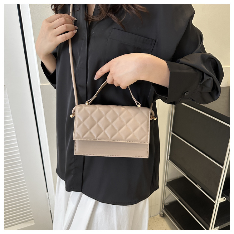 2023 new fashion simple small fragrant wind women's bag net red niche women's bag rhombus single shoulder diagonal bag design sense_voghion.com