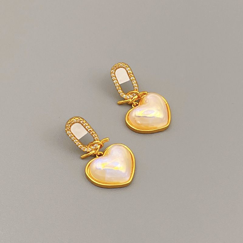 La Porta Est della Corea del Sud è caratterizzata da un semplice ago d'argento in ottone placcato in oro vero, annodato in tre dimensioni_voghion.com