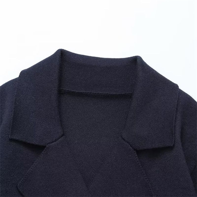 Giacca corta in tessuto lavorato a maglia doppiopetto elegante e alla moda da donna autunno inverno 2022_voghion.com