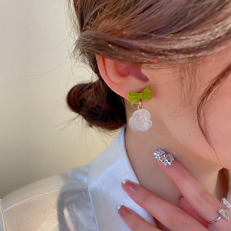 Women's earrings spring new style trendy bow earrings green retro camellia ear clips for women without pierced ears_voghion.com