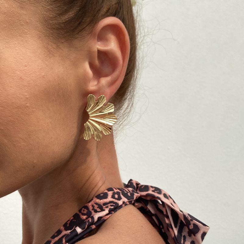 New Alloy Irregular Design Sense Wrinkle Niche Stud Earrings For Women_voghion.com