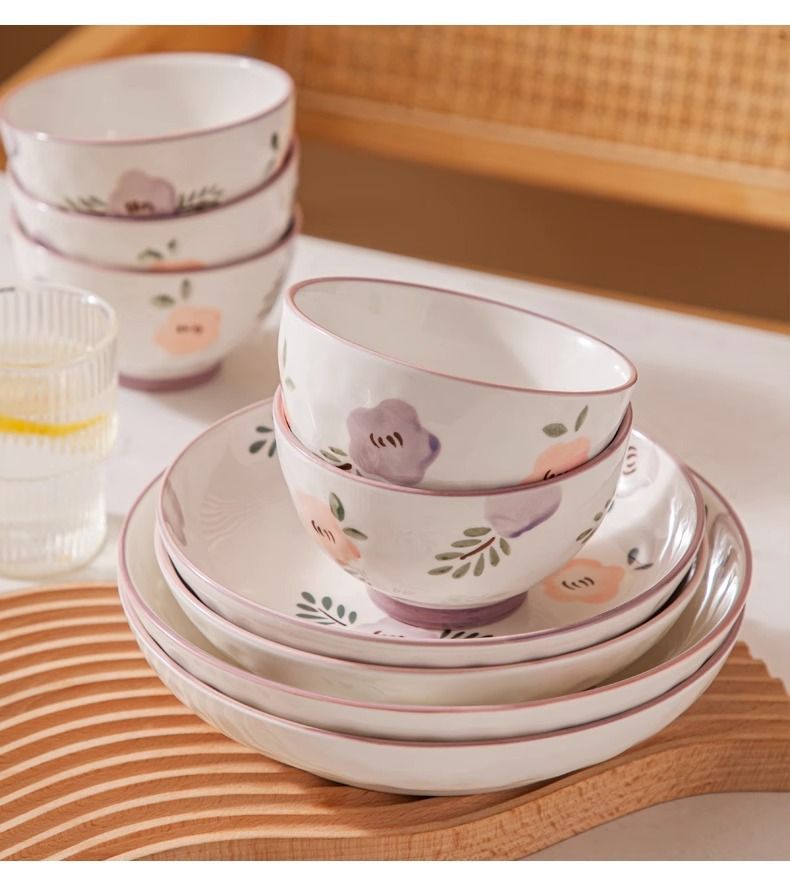 Elegante set di stoviglie in ceramica viola in stile giapponese - Ciotole, piatti e utensili floreali dipinti a mano, adatti al microonde, per la casa e come regalo._voghion.com
