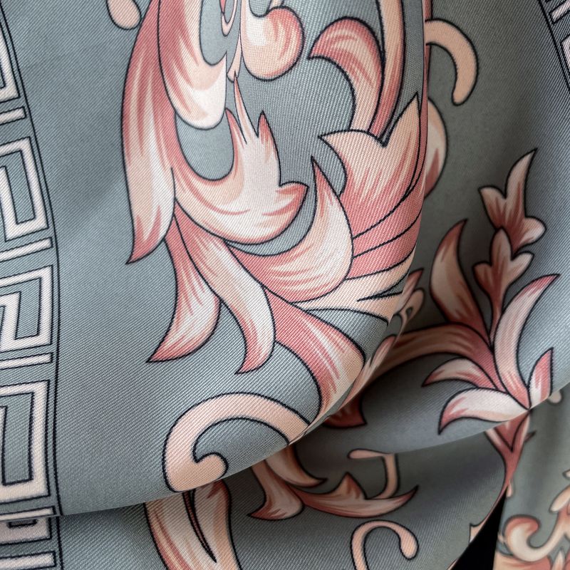 90 cm quadratischer Blumenspleiß-Design trendiger High-End-Seidenschal leichter atmungsaktiver weicher Schal_voghion.com