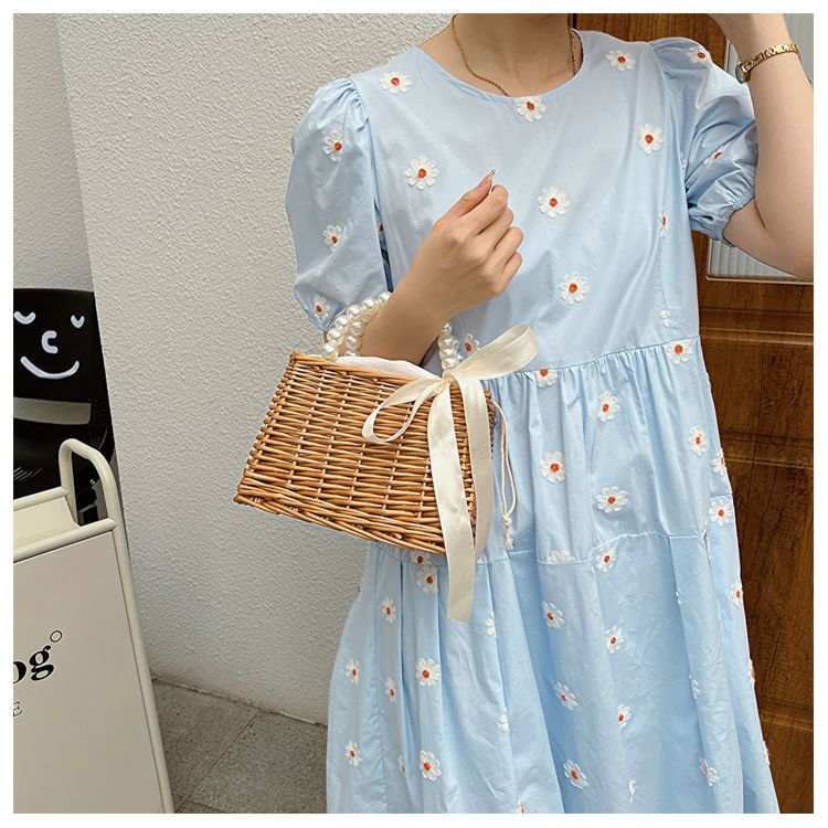 2024 Neue urbane und modische kleine quadratische, schlichte Handtasche aus Grasstrick mit einer Schulter und diagonaler Spreizung für Damen_voghion.com