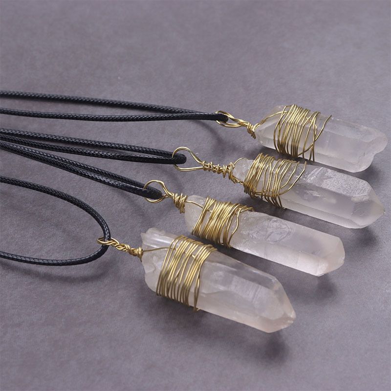 Halskette mit natürlichem sechseckigem Kristallanhänger – unregelmäßiger Jadestein mit langer, gewundener Kette, Schmuck mit heilender Energie_voghion.com