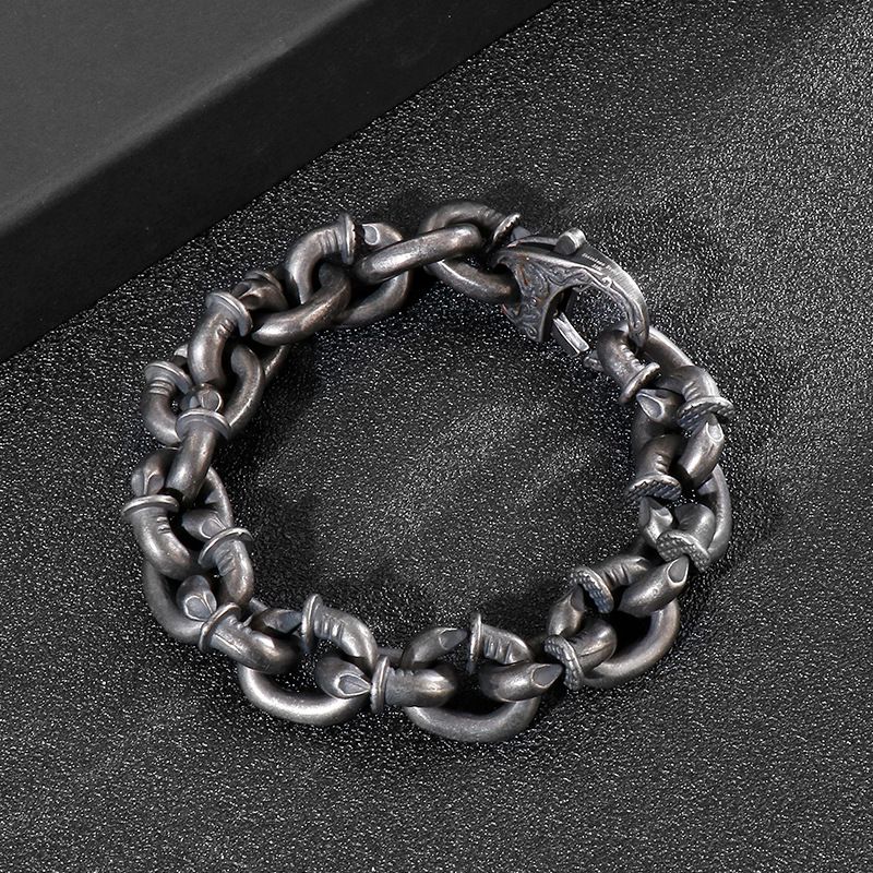 Herren-Punk-Armband aus Edelstahl mit quadratischen Nieten – Ausgefallenes geometrisches Design für trendige Modeaccessoires_voghion.com