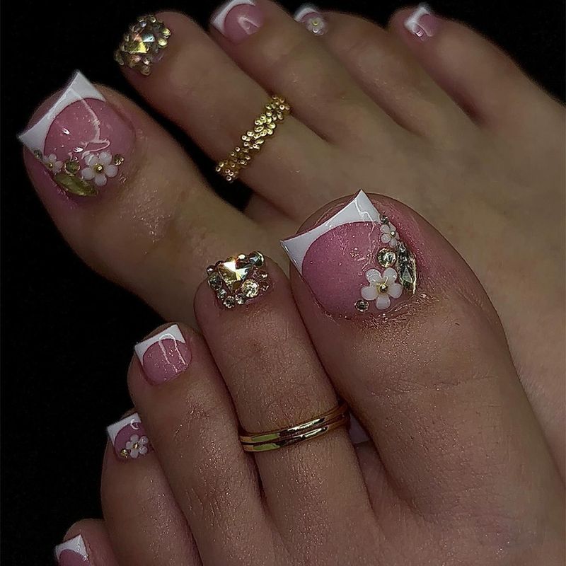 French Style Foot Nails With Fine Glitter Three Dimensional Flower Dot Diamond Shape Nails_voghion.com