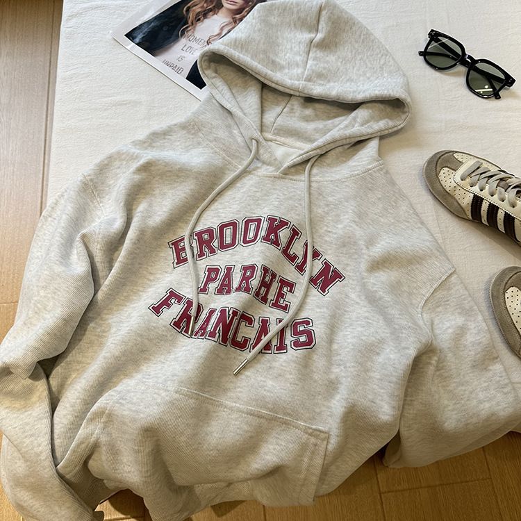 Felpa con cappuccio da donna con stampa di lettere grigie in stile americano, nuova maglia a maniche lunghe in pile mini snellente e ampia per l'autunno_voghion.com