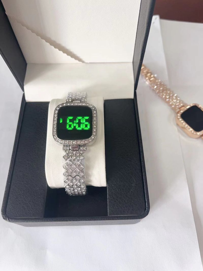 Quadratische kleine duftende Wind Diamant Led Uhr Legierung Strap Touch Damenuhr Mode_voghion.com