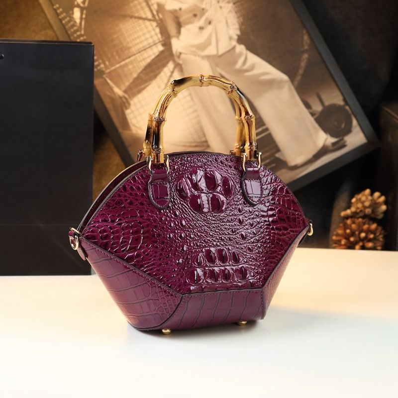 Hard skin women's bag 2024 new fashionable bamboo section handbag atmospheric niche design shell shoulder cross_voghion.com