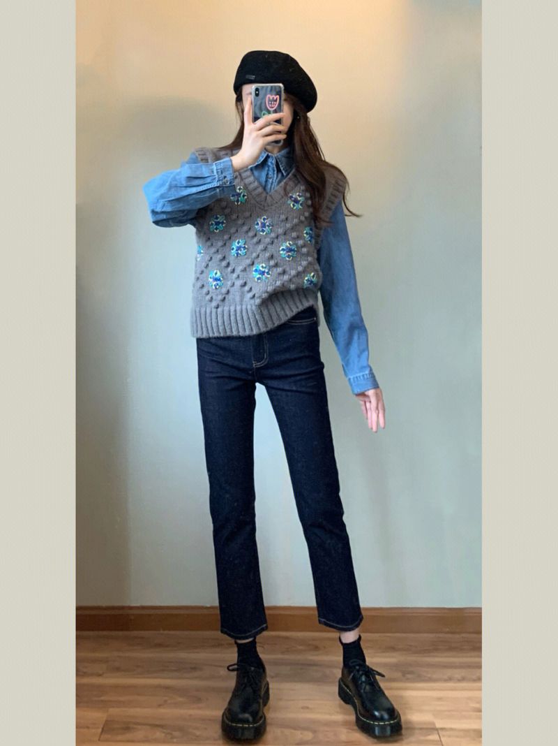 Outfit im Milchstil mit Strickweste mit V-Ausschnitt, Sinn für Damendesign, Nische und vielseitig, ärmelloses graues Oberteil_voghion.com