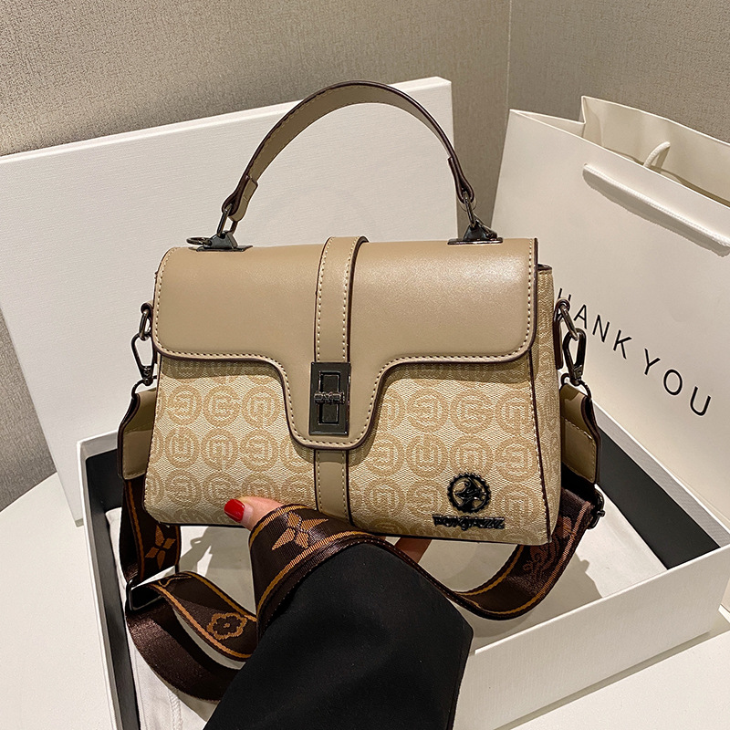 Wholesale Women's Bag Europe And The United States Retro Portable Diagonal bag letter printing shoulder bag all-match temperament small square bag_voghion.com