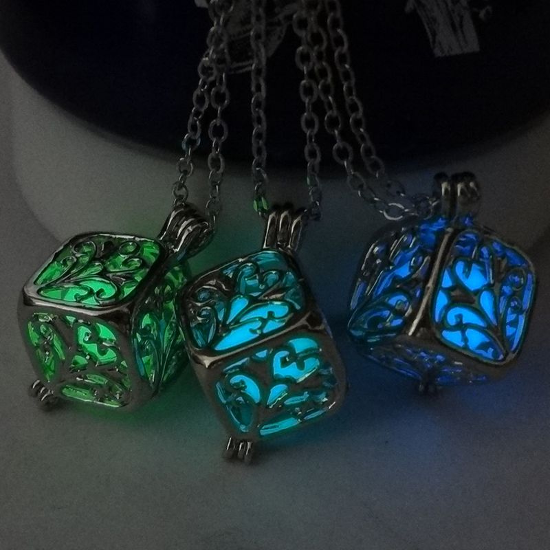 Luminous minimalist accessories with multiple fashionable and versatile luminous hollowed out necklaces for women's_voghion.com