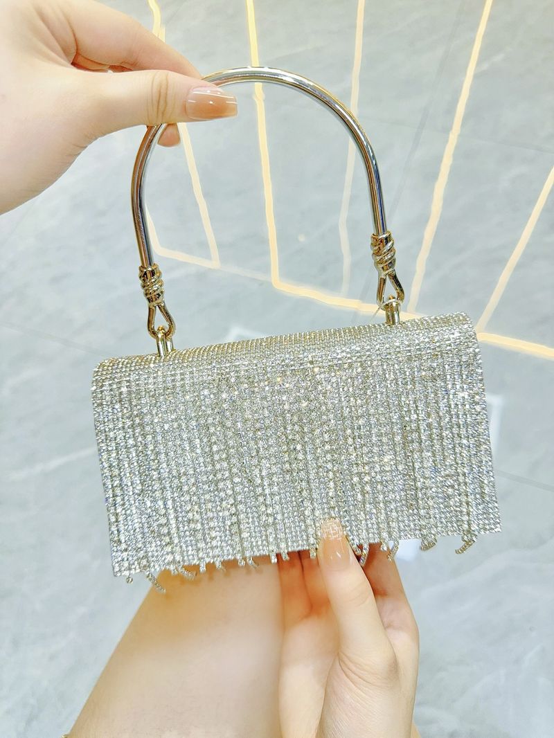 Nuevos bolsos de noche con borlas de diamantes y bandolera inclinada para banquetes_voghion.com