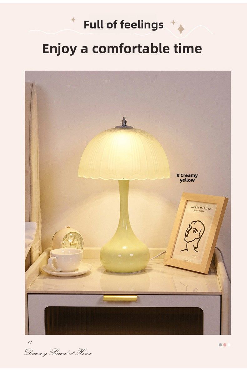 Lampada da comodino 2025 Nuova luce notturna romantica in stile crema per camera da letto principale moderna di lusso di fascia alta_voghion.com