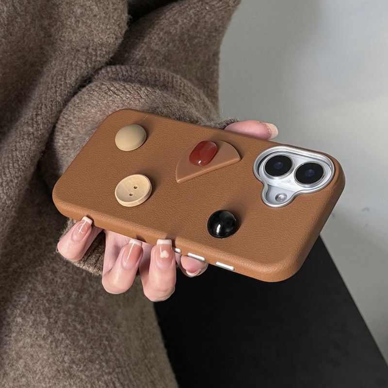 Custodia con motivo litchi a forma di catena da polso con bottone 3D coreano retrò per iPhone 16 Pro Max 15 14 13 12 11 autunno marrone moda morbida_voghion.com