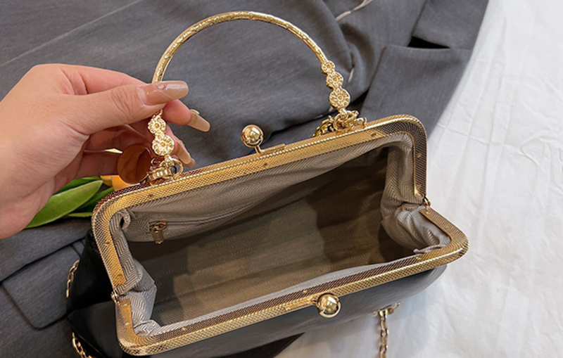 Women's 2023 New Gold Mouth Bag Trendy Fashion Chain One Shoulder Handbag Dinner Bag_voghion.com