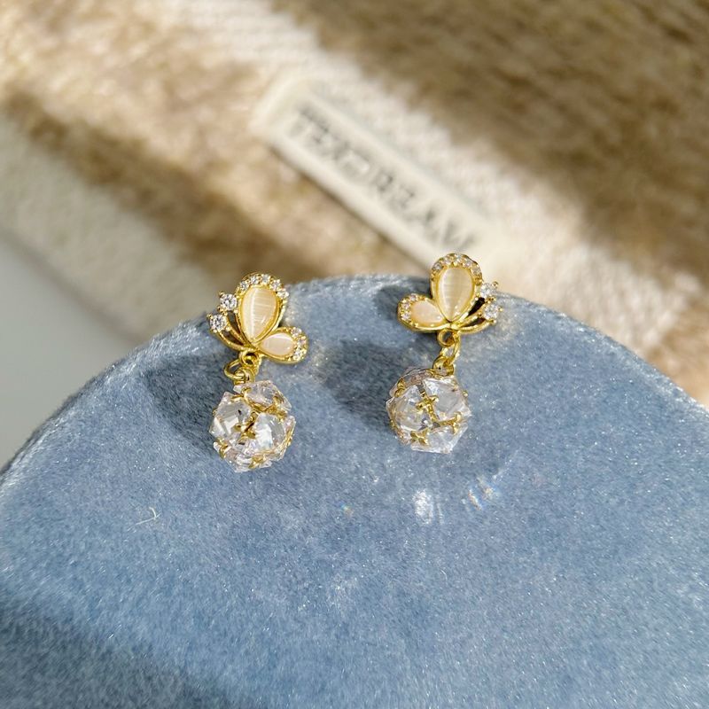 Orecchini a farfalla con perle, versione coreana, con temperamento semplice e personalità di nicchia, di alta gamma per donna_voghion.com