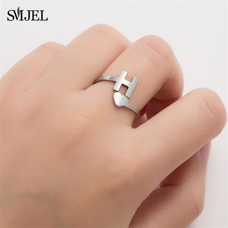 Gorące wyprzedaże SMJEL Tiny Heart A-Z Letter Rings Regulowany pierścień otwierający ze stali nierdzewnej Inicjały Nazwa Alfabet Kobieta Impreza Trendy_voghion.com