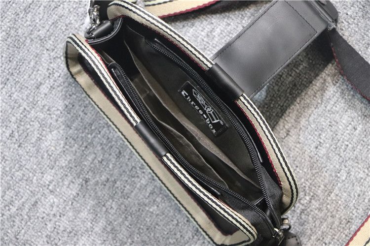 Threebox Outdoor Buckle Hip-Hop Shoulder Bag_voghion.com