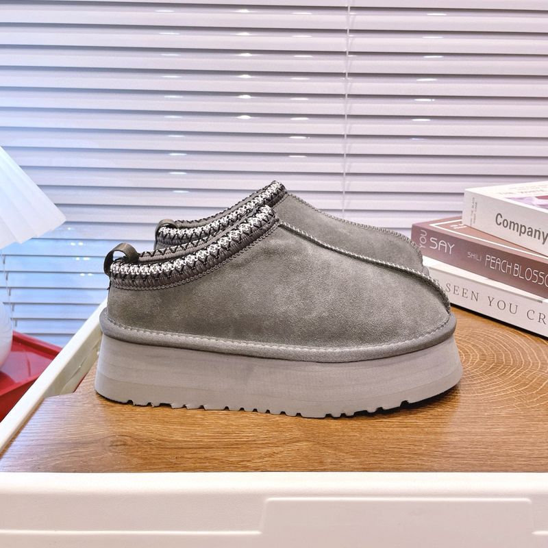 2025 Winter New Sheepskin Wool Integrated Ethnic Style Lazy Shoes Non-Slip Warm Height-Increasing Thick-Soled Snow Boots_voghion.com