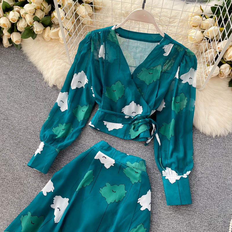 Chemise courte en mousseline de soie imprimée de style resort pour femmes, avec jupe fendue à bords d'oreilles funky, ensemble deux pièces tendance_voghion.com