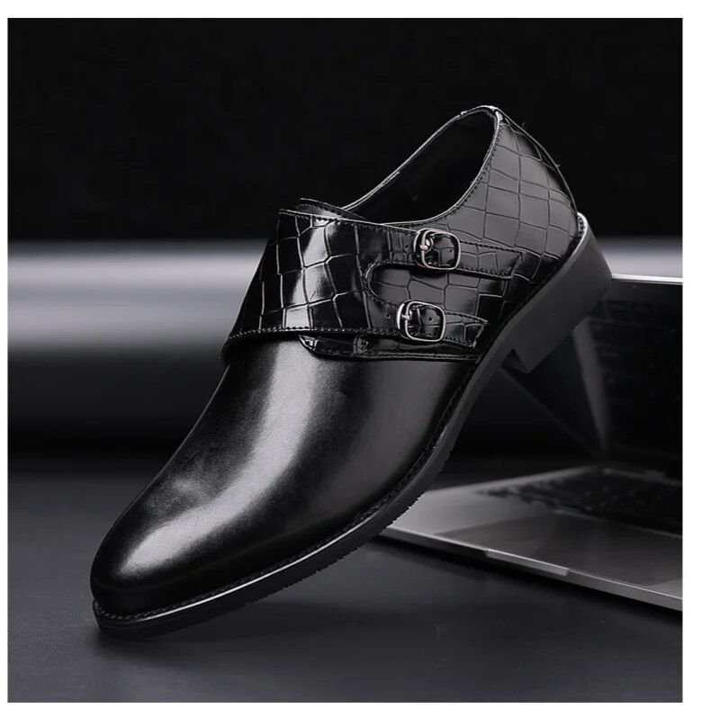 In der Frühlings- und Herbstsaison sind modische, verschleißfeste Freizeitschuhe aus Leder beliebt._voghion.com