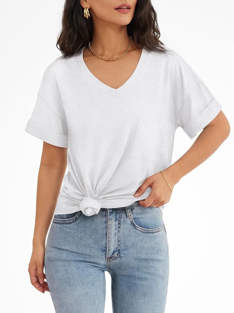 Maglietta a maniche corte con scollo a V e tasca in tinta unita da donna_voghion.com