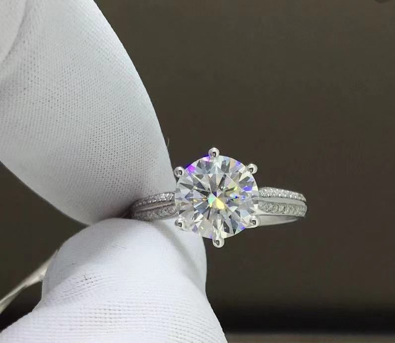 Anello di nozze minimalista da donna con mezza parete, sei punte, moissanite placcato oro_voghion.com