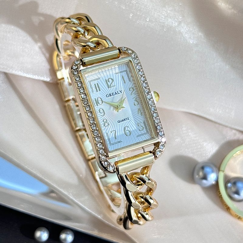 Orologio da donna di alta gamma con quadrante quadrato intarsiato in stile inglese, squisito, con catena di moda_voghion.com