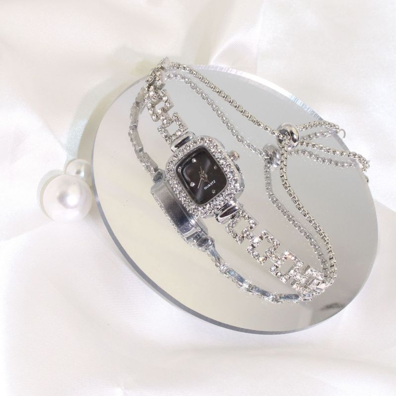 Damarmbandsur Diamantinfattad Liten fyrkantig klocka Enkel moderiktig dragsnörearmband Damkvartsklocka Hög utseendenivå_voghion.com