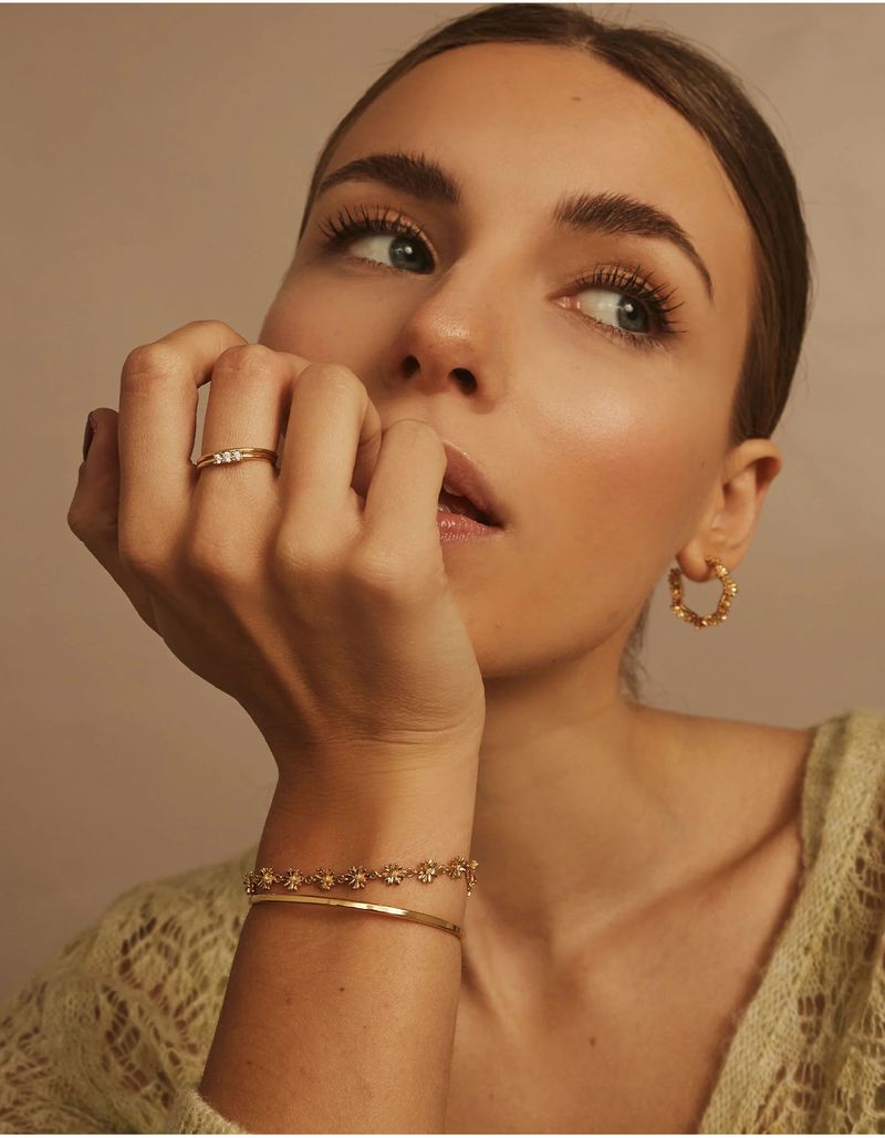 Damenschmuck Kleines Gänseblümchen-Armband Leichtes Luxus-High-End-Design Modisches Temperament Vielseitiger und exquisiter Blumen-Handschmuck_voghion.com