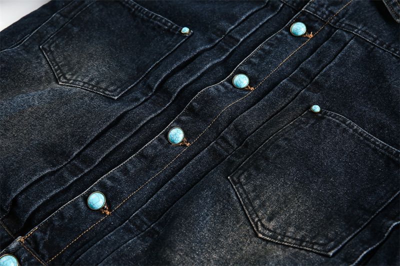 Herren-Jeansjacke im Used-Look – Akzente in Smaragdgrün mit Knöpfen, Vintage-Waschung, Streetwear im Loose Fit (Polyestermischung, Retro-Nähte)_voghion.com