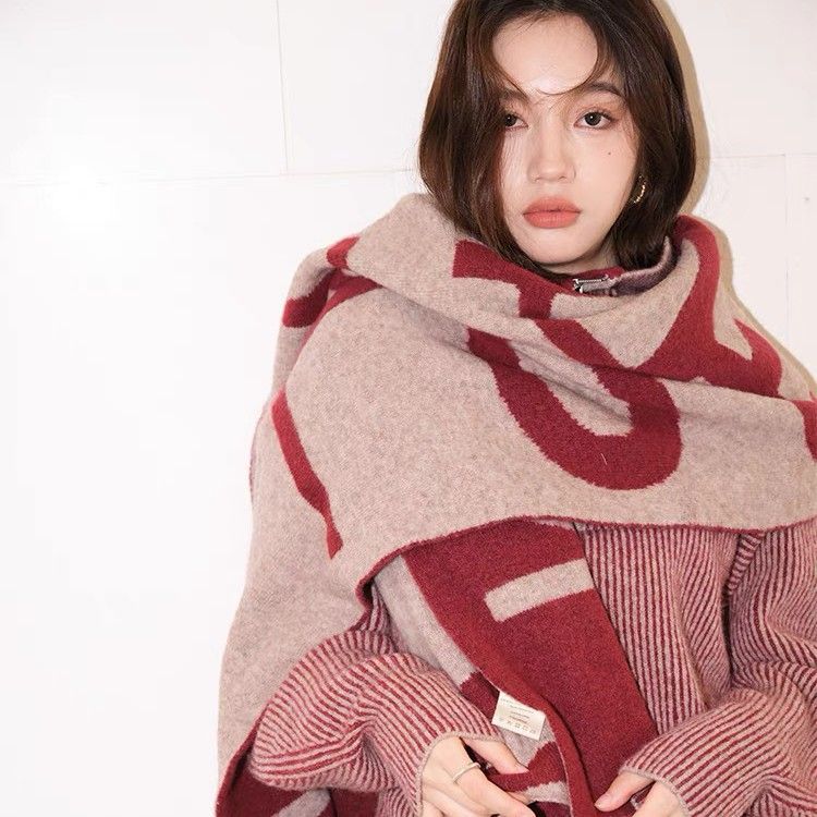 Winter atmosphere, light luxury, yak wool print design, contrasting color scarf, high-end and versatile shawl for women_voghion.com