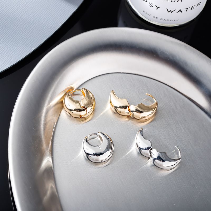 Europäisch-amerikanische, glänzende Ohrclips im minimalistischen Stil mit Wassertropfenmuster und schlichten, unregelmäßigen geometrischen Formen – ein echter Hingucker._voghion.com