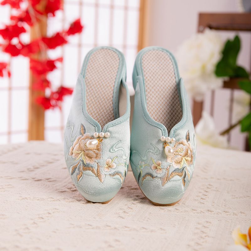 Scarpe da donna, primavera, nuovo stile, vecchie scarpe in tessuto di Pechino, tacco basso, suola morbida, scarpe cheongsam retrò in raso, scarpe ricamate in stile etnico_voghion.com