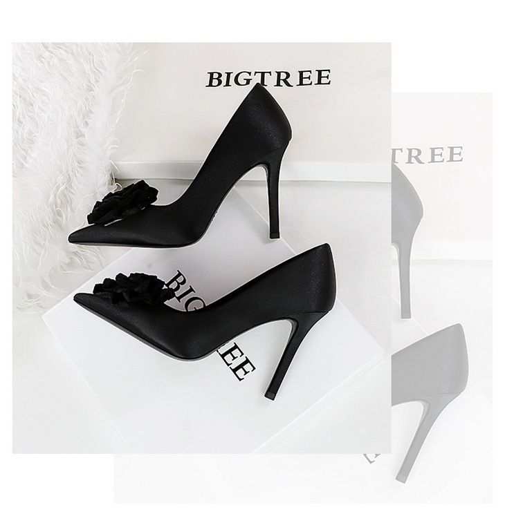 Tacchi alti da donna, tacchi sottili, taglio basso, tacchi alti a punta con fiori in raso_voghion.com